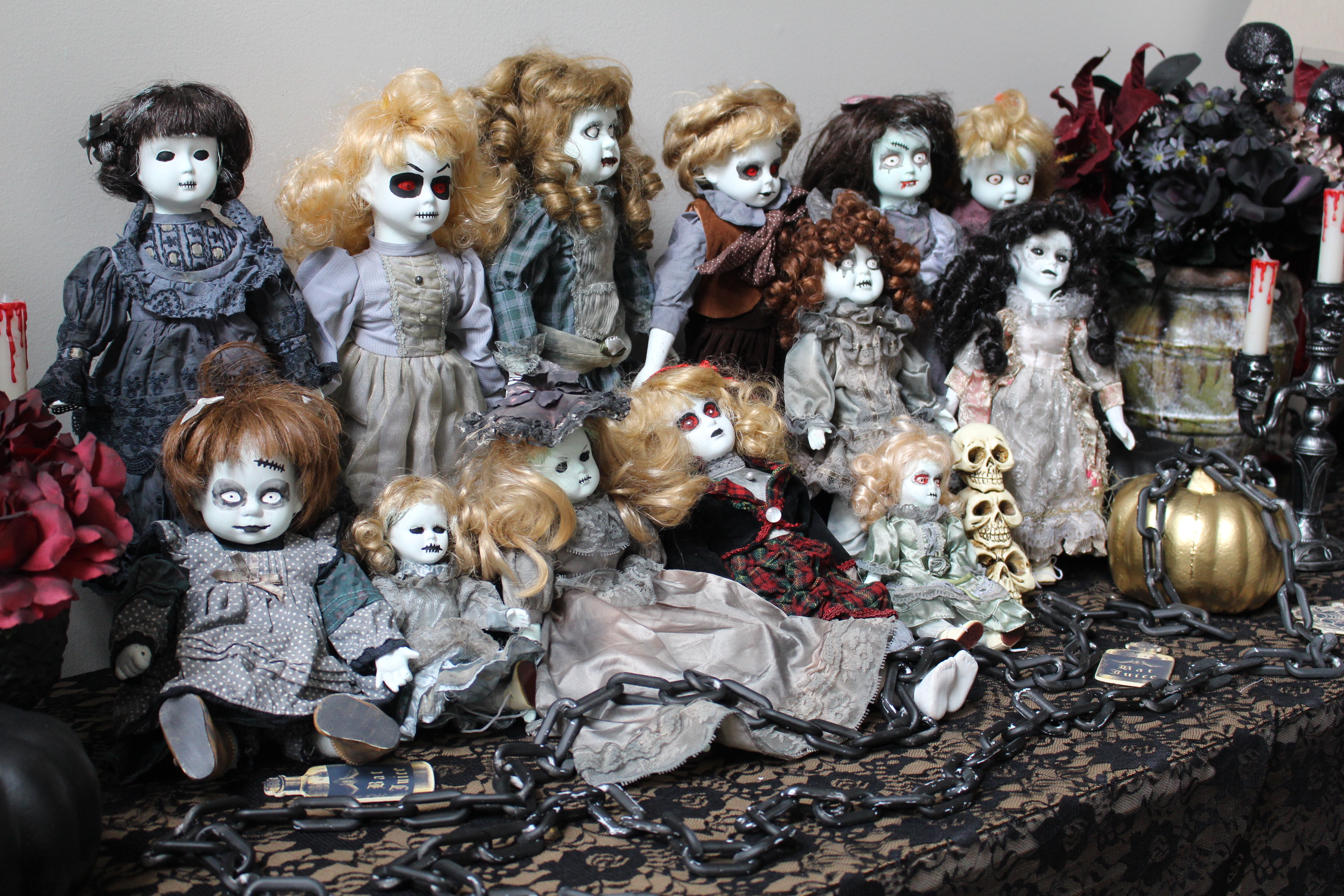 halloween-tablescape-black-gold-14
