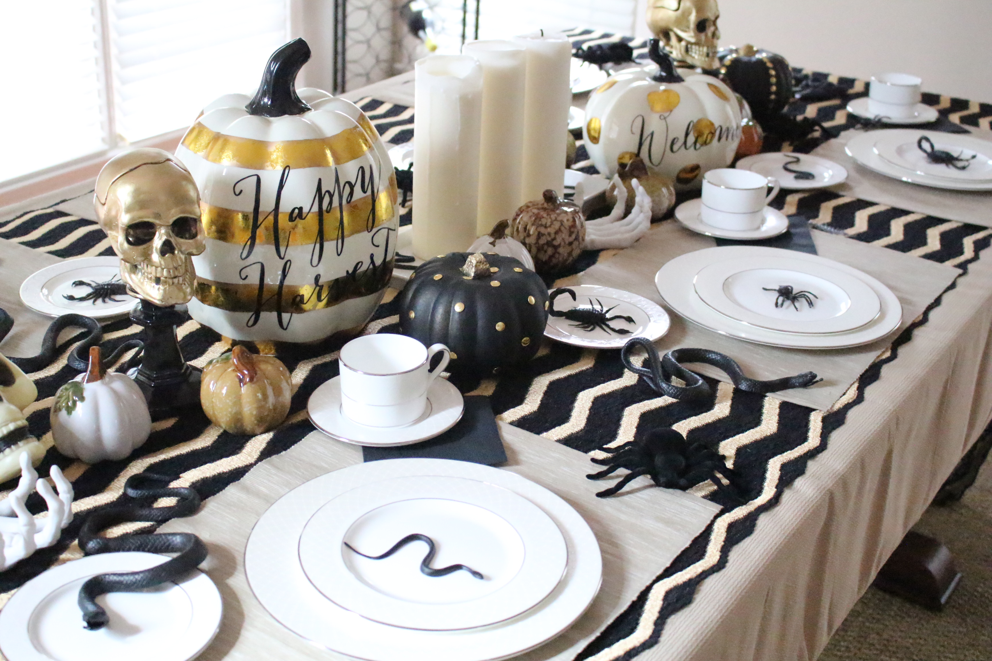 halloween-tablescape-black-gold-3