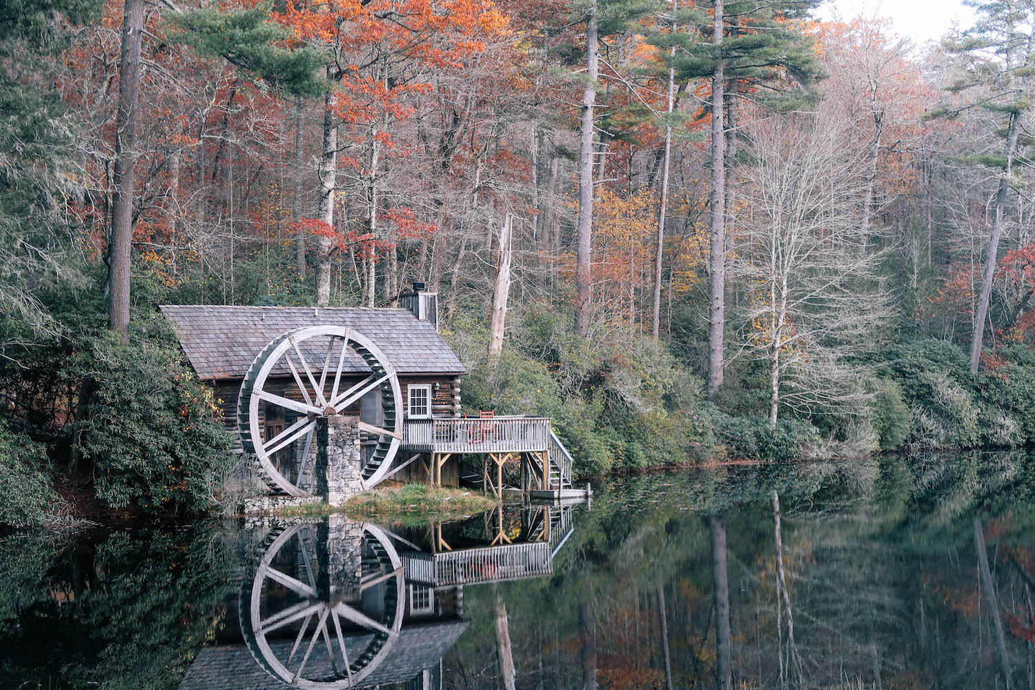 cashiers-nc-high-hampton-inn-mountain-waterwheel