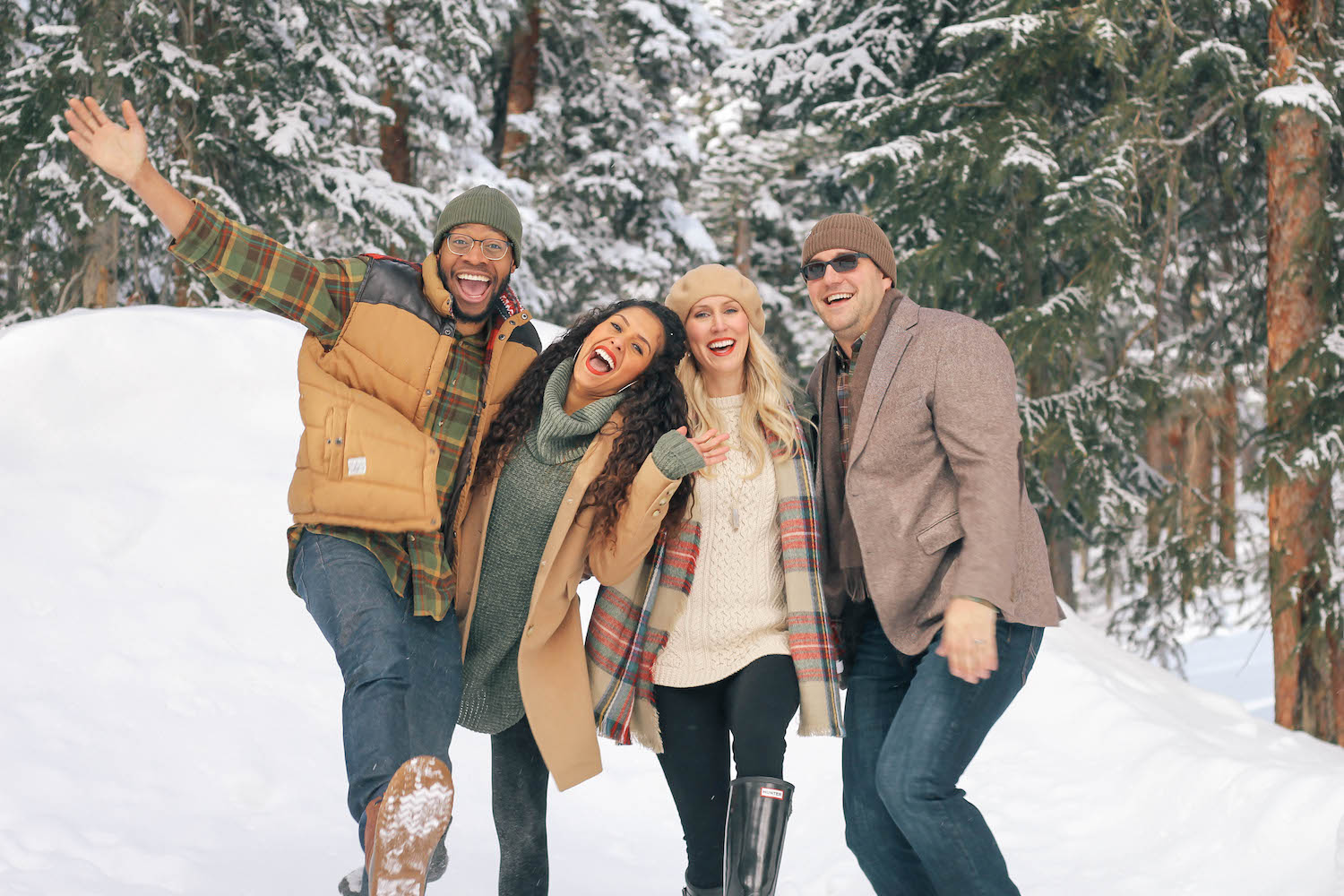 peachfully-chic-winter-snow-photoshoot-1