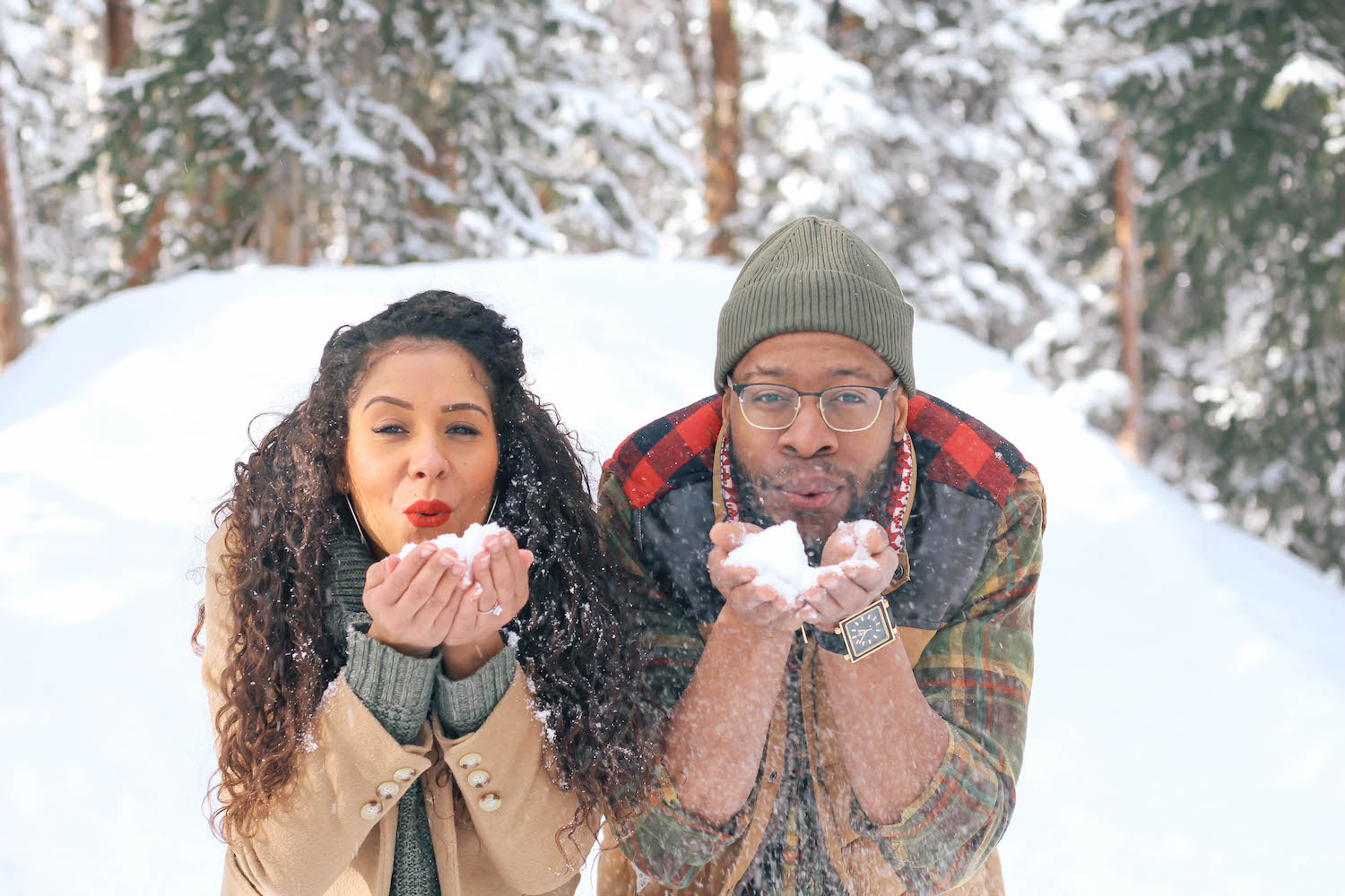 snow-engagement-photoshoot-couple-proposal-cold-weather-blow-snow