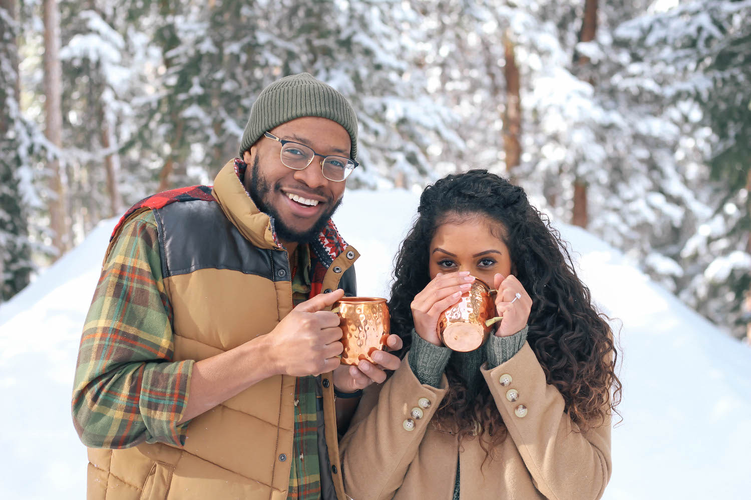 snow-engagement-photoshoot-couple-proposal-cold-weather-copper-mugs