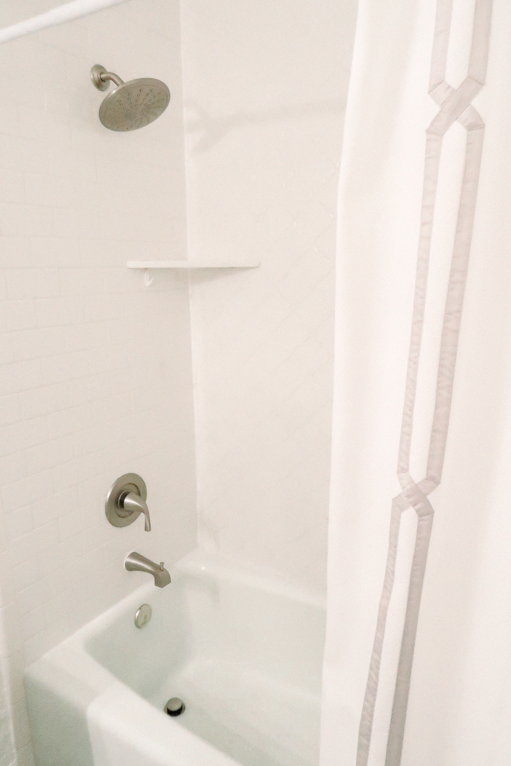 Bright-White-Bathroom-Makeover-3
