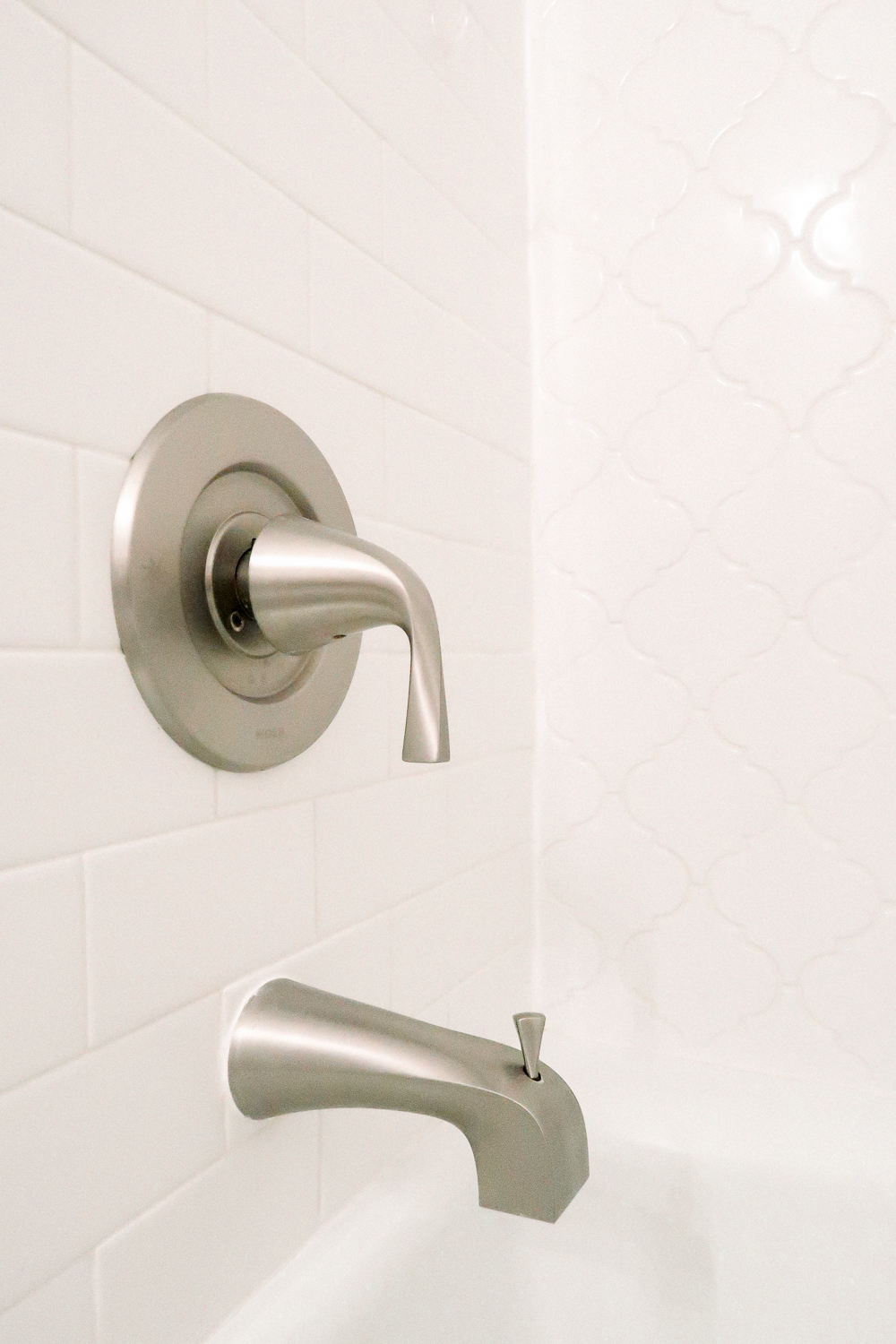 Bright-White-Bathroom-Makeover-4