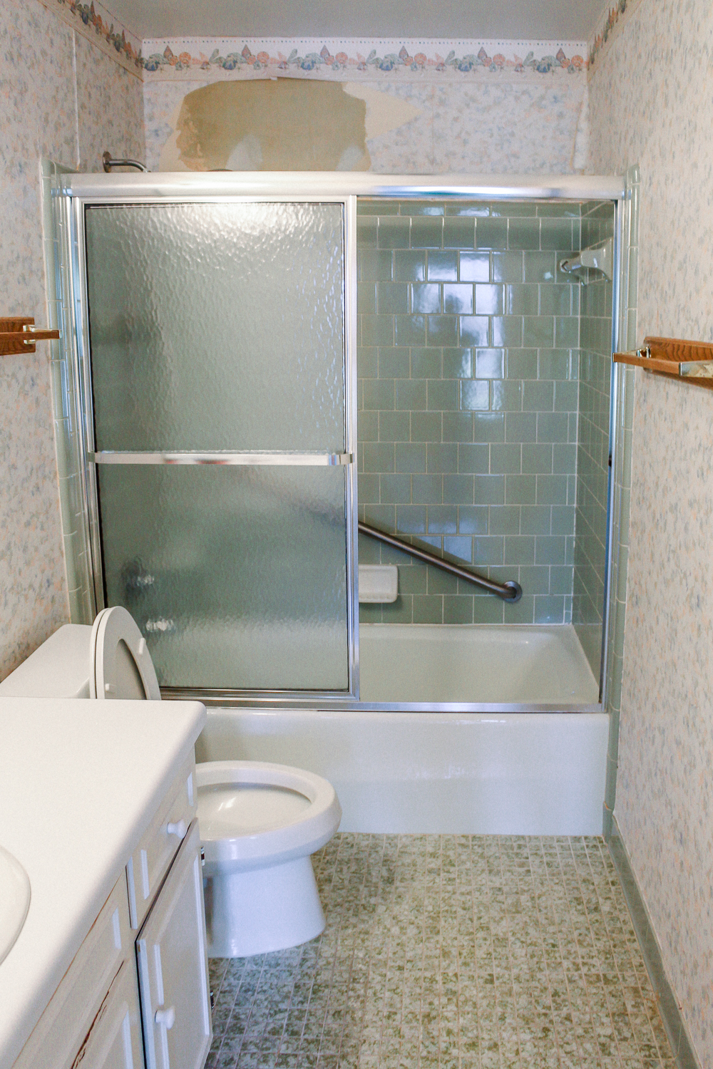 Bright-White-Bathroom-Makeover-before1