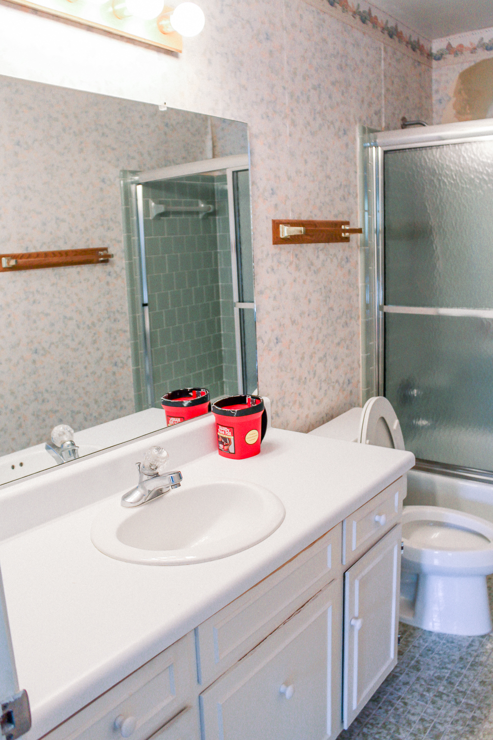 Bright-White-Bathroom-Makeover-before2