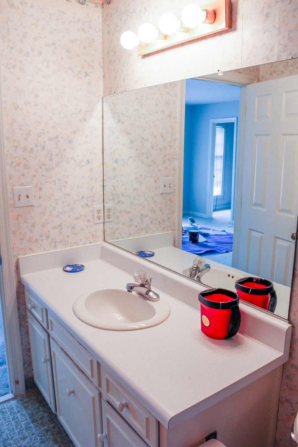 Bright-White-Bathroom-Makeover-before3