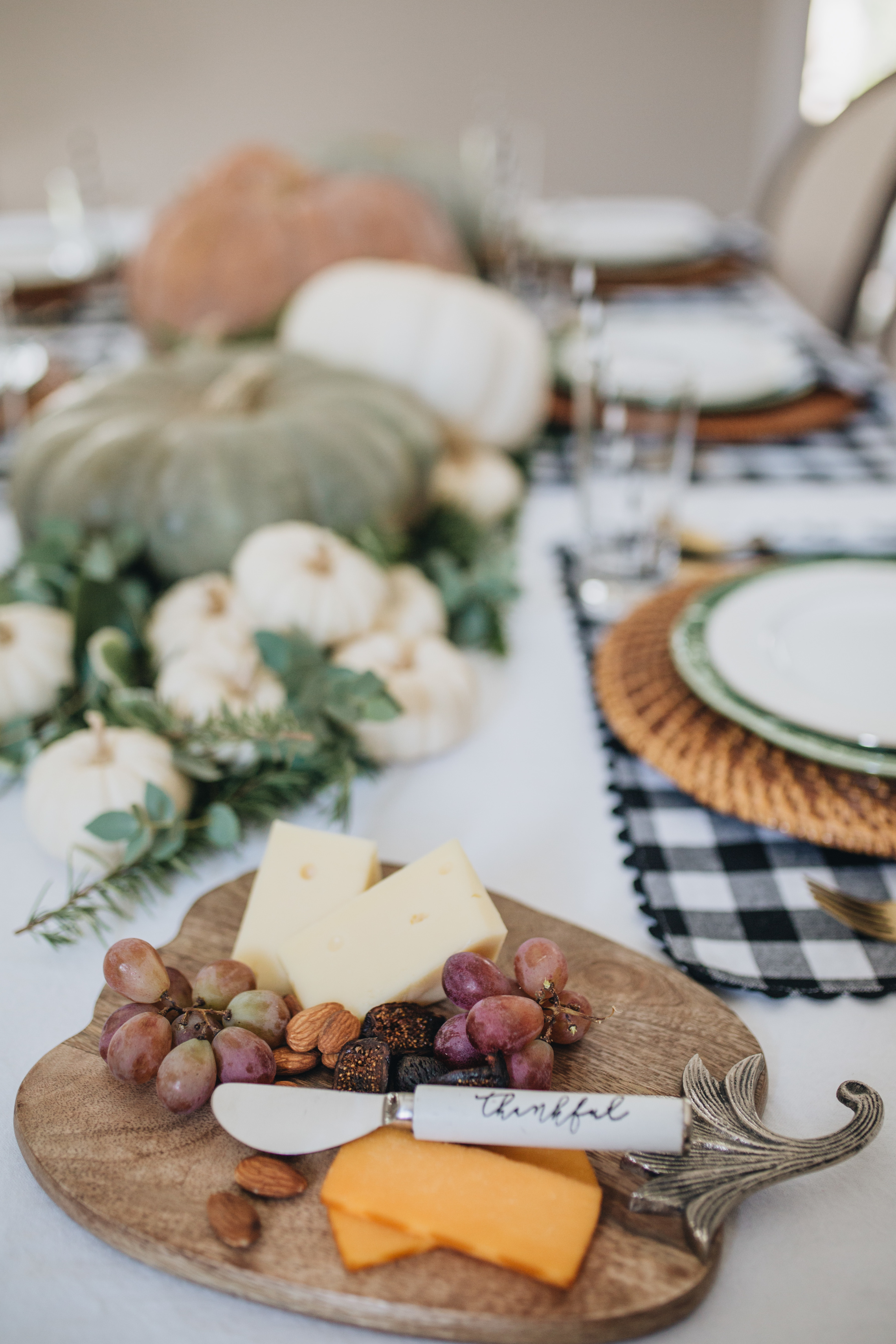 Fall-Neutral-Tablescape-Gingham-black&white-17