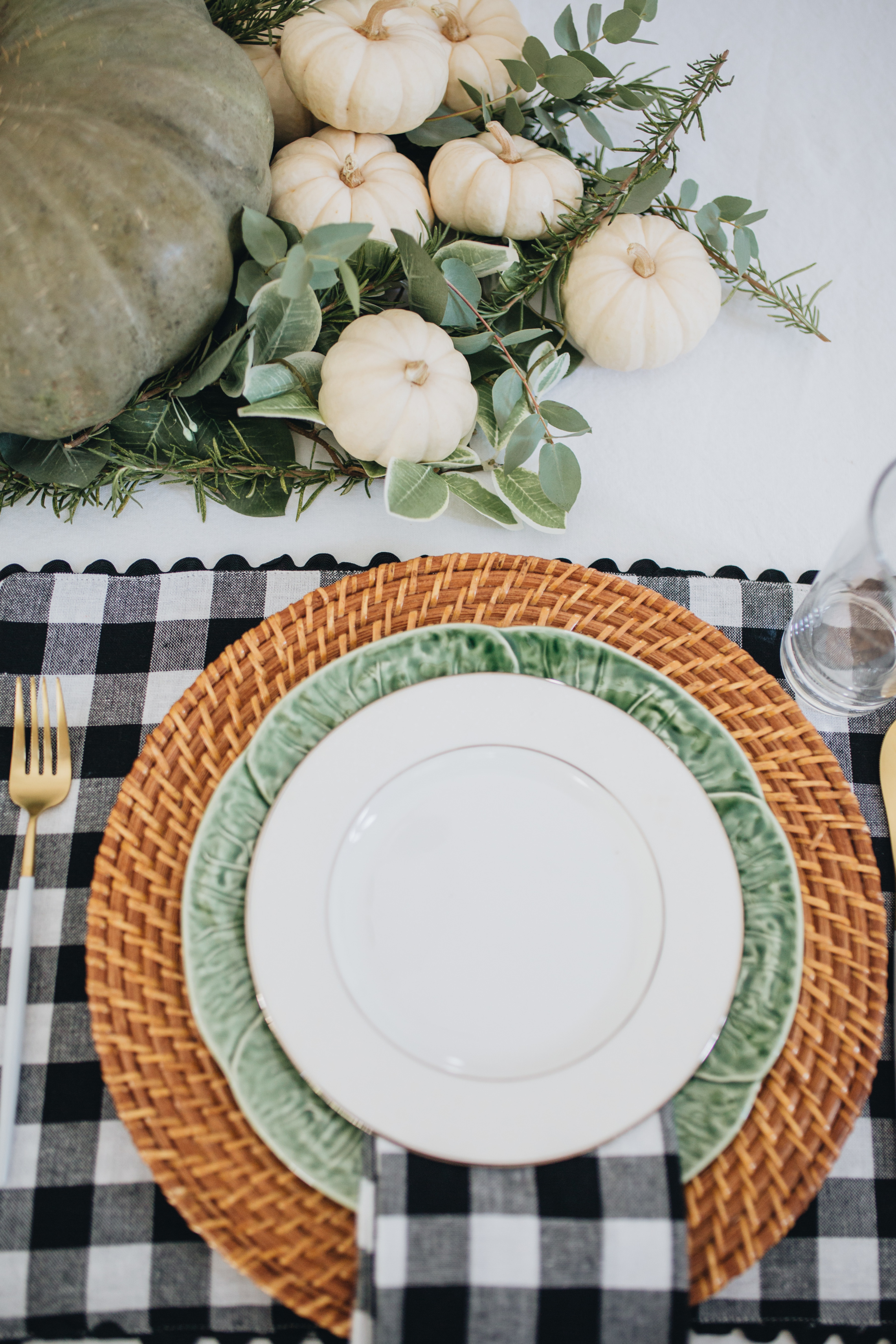Fall-Neutral-Tablescape-Gingham-black&white-2