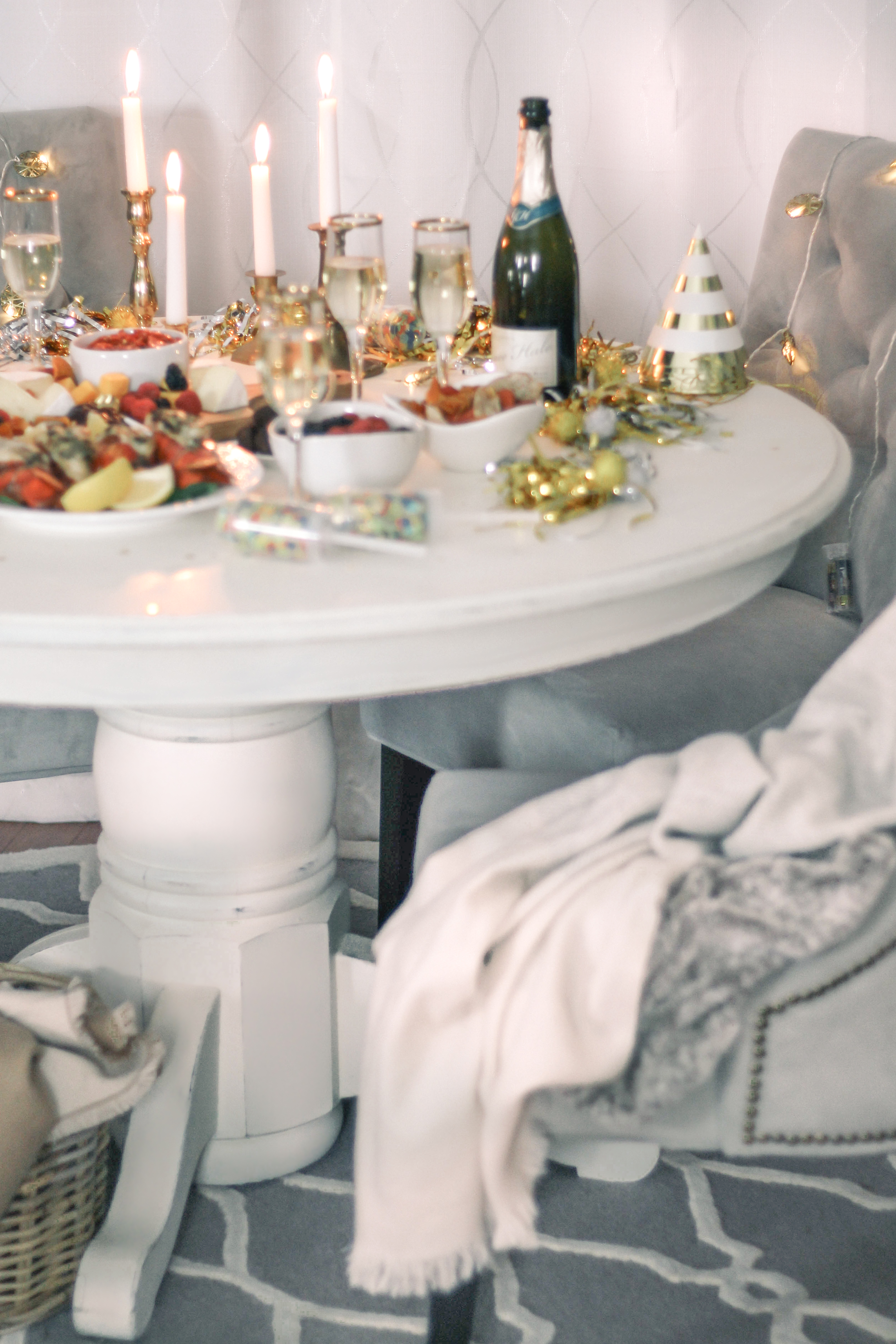 White-Table-New-Years-Decor
