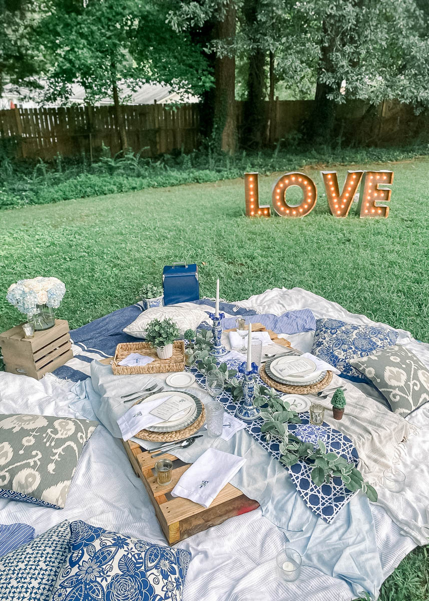 Pallet-Picnic-Backyard-Date-Night-Dinner-Blue & White