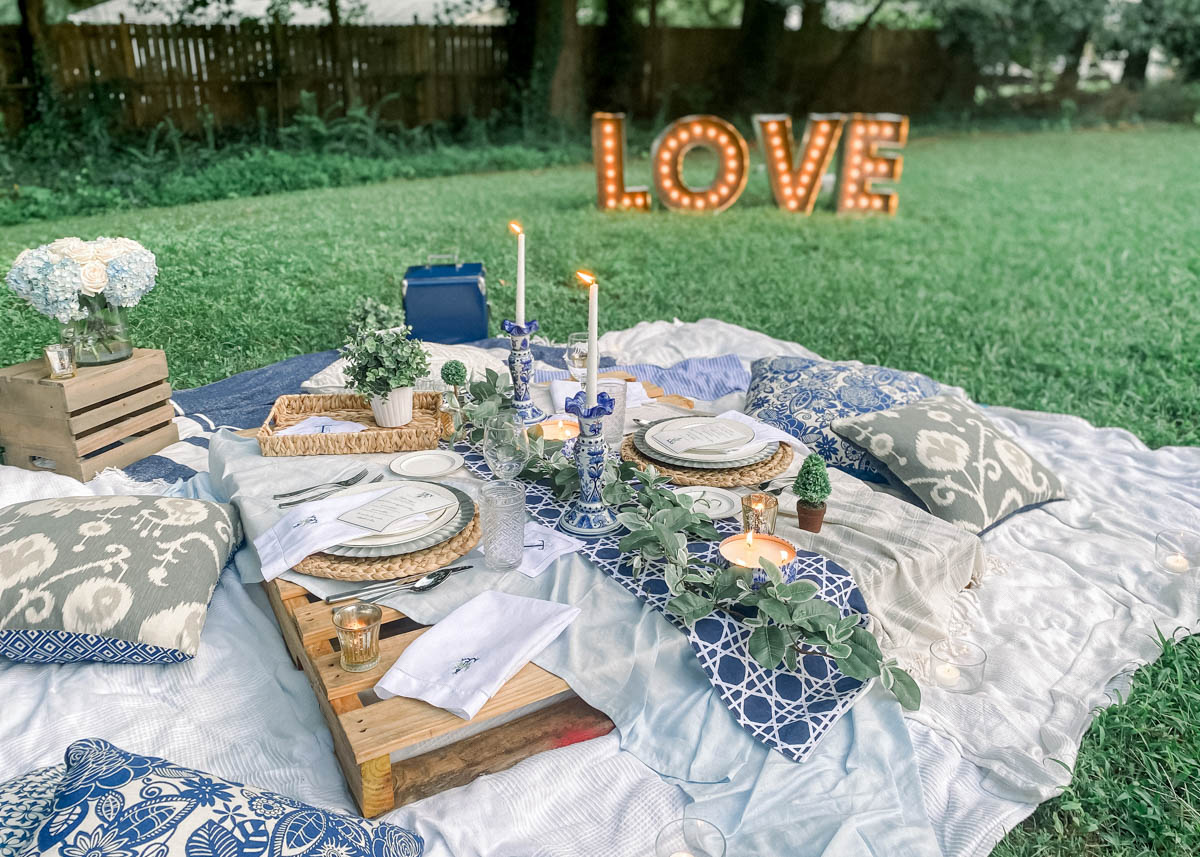 Backyard Pallet Picnic