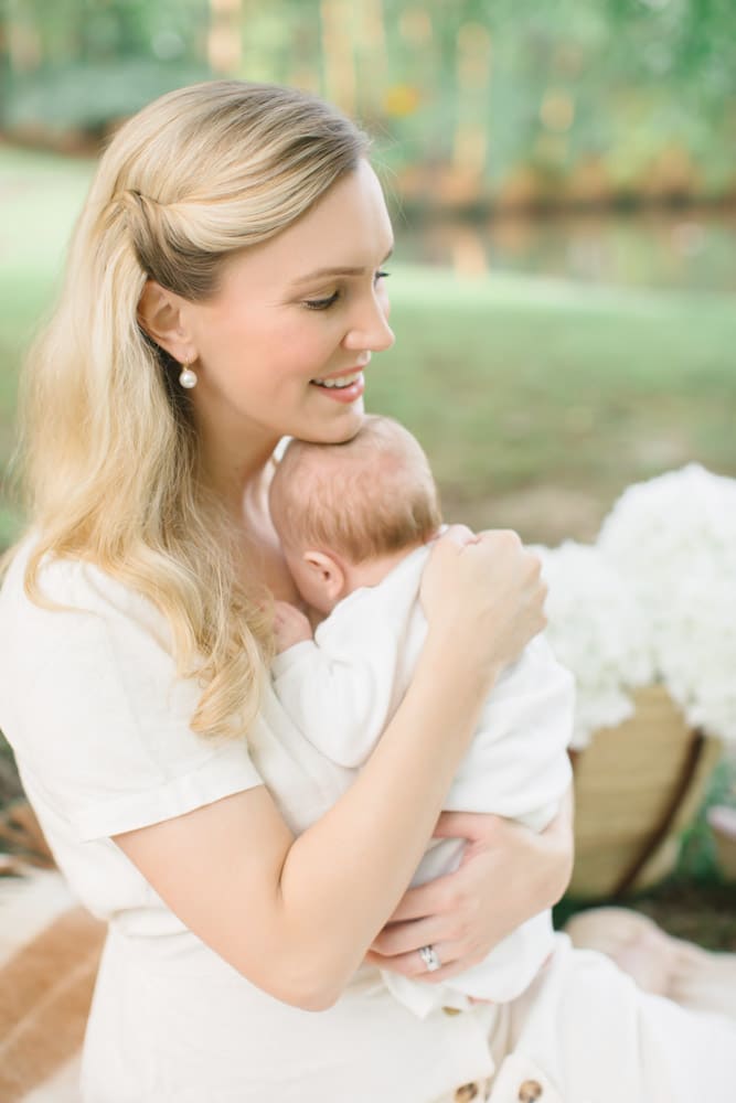 Atlanta-Blogger-Photographer-Duck-Pond-Newborn-Picnic-7-Allison-Cawley-Mom